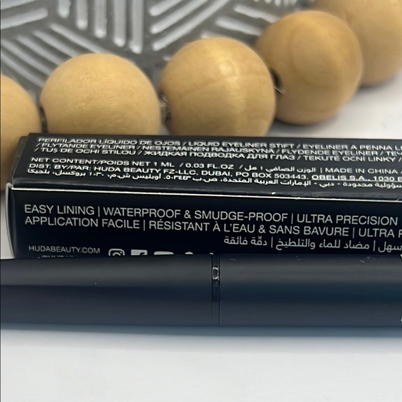 HUDA BEAUTY Life Liner Quick 'N Easy Eyeliner - Black - Picture 4 of 5